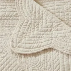 Cream Tuscany Oversized Quilted Throw With Scalloped Edges 60x72" -Bed Frame Shop 5b170148 9454 4c27 b6b7 0620f2fe853f